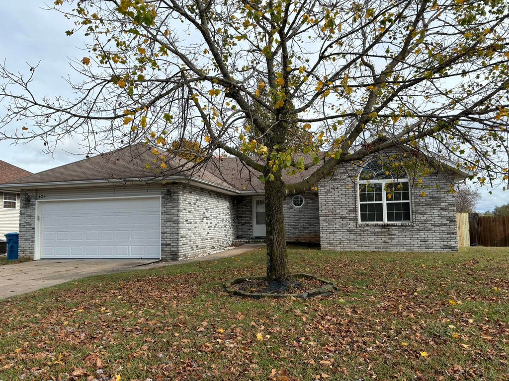 424 S Southgate Drive, Nixa, MO 65714