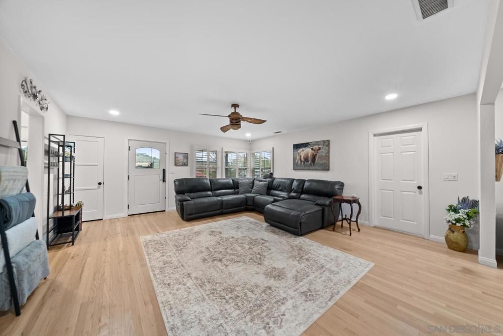 7009 Wyoming Ave, La Mesa, CA 91942