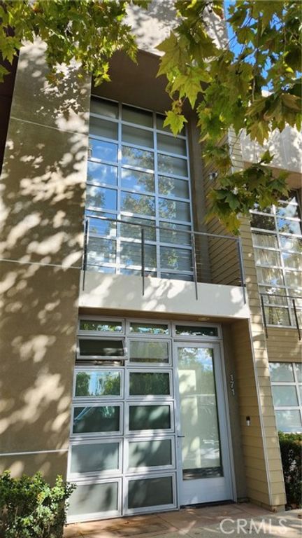 171 E City Place Drive, Santa Ana, CA 92705