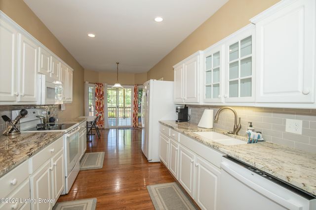 9904 Hazel Tree Dr, Louisville, KY 40291