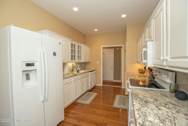 9904 Hazel Tree Dr, Louisville, KY 40291