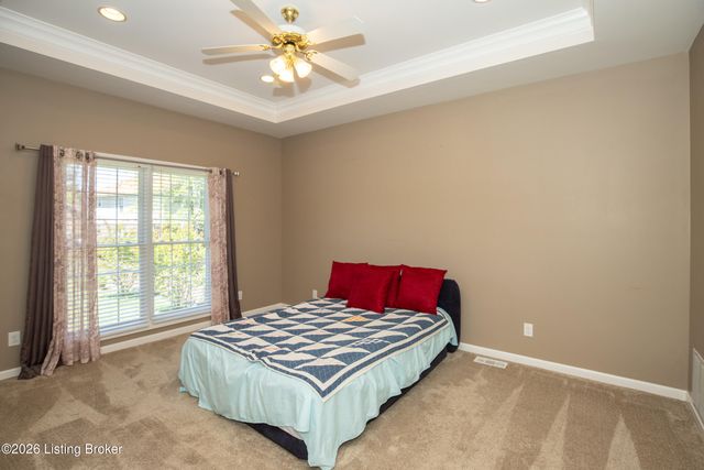 9904 Hazel Tree Dr, Louisville, KY 40291