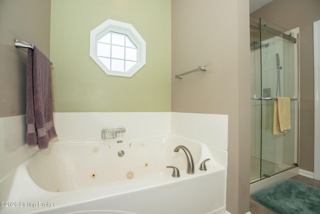 9904 Hazel Tree Dr, Louisville, KY 40291