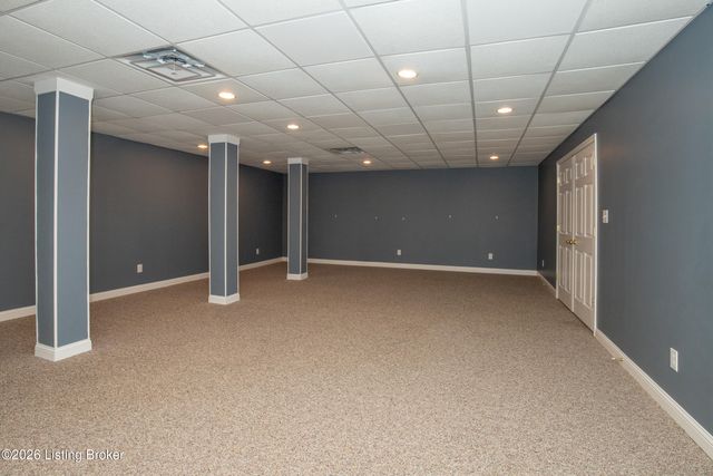 9904 Hazel Tree Dr, Louisville, KY 40291