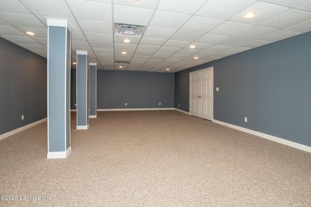 9904 Hazel Tree Dr, Louisville, KY 40291