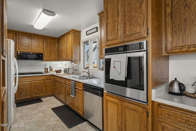 1700 Mackland Avenue, Minden, NV 89423