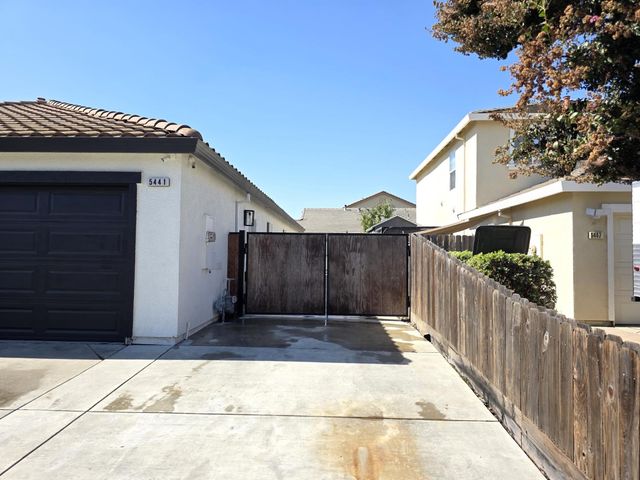 5441 Antique Rose Way, Riverbank, CA 95367