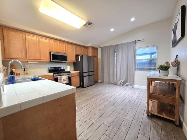 5441 Antique Rose Way, Riverbank, CA 95367