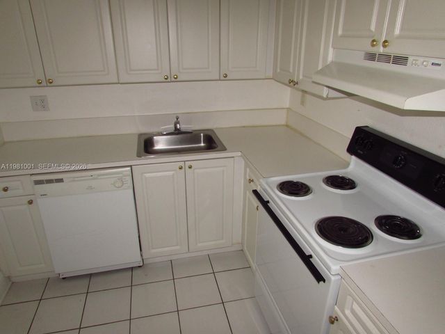 5100 SW 41st St 205, Pembroke Park, FL 33023