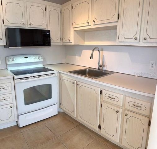 201 KINGS BOULEVARD 19, Sun City Center, FL 33573