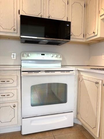 201 KINGS BOULEVARD 19, Sun City Center, FL 33573