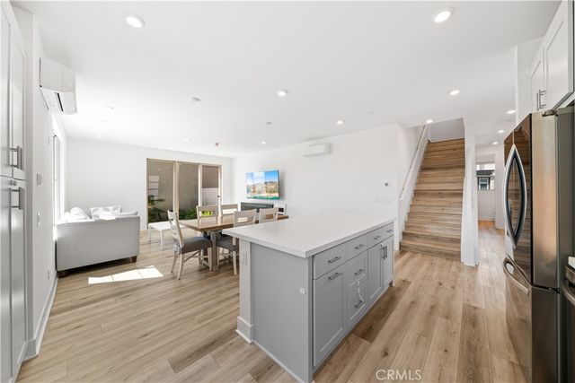 203 Lynx, Irvine, CA 92618