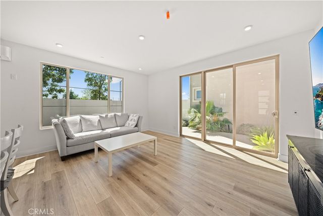 203 Lynx, Irvine, CA 92618