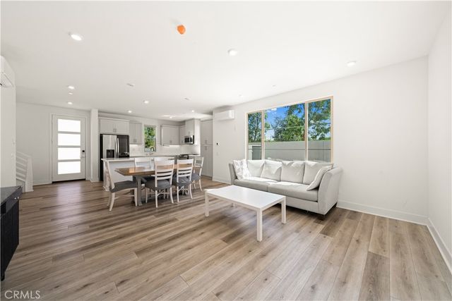 203 Lynx, Irvine, CA 92618