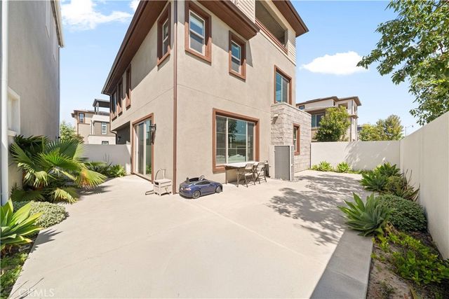 203 Lynx, Irvine, CA 92618