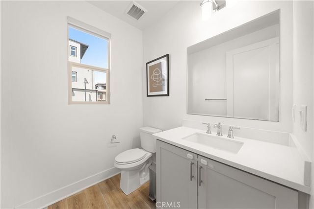 203 Lynx, Irvine, CA 92618