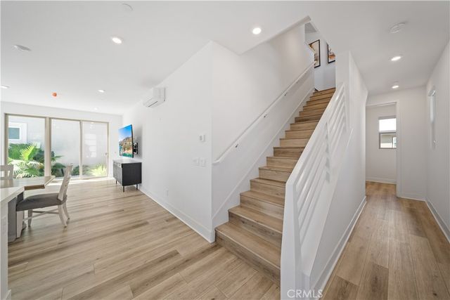 203 Lynx, Irvine, CA 92618