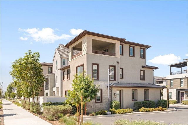 203 Lynx, Irvine, CA 92618