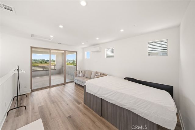 203 Lynx, Irvine, CA 92618