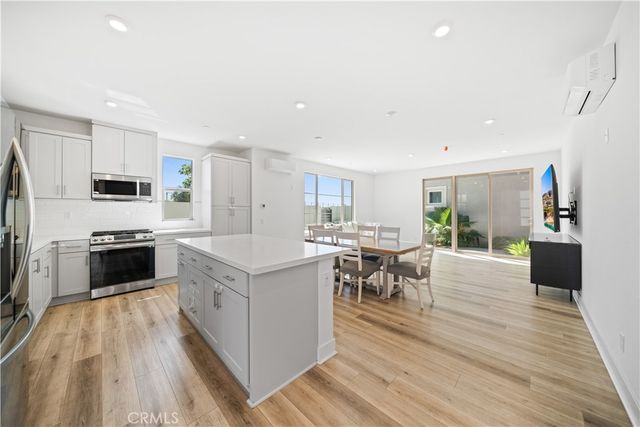 203 Lynx, Irvine, CA 92618