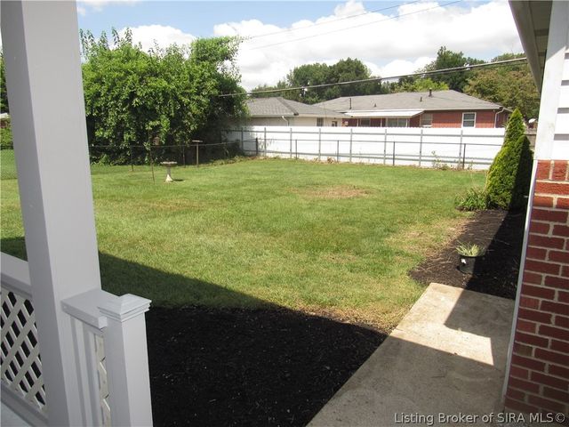 1809 N Larkspur Drive, Jeffersonville, IN 47130