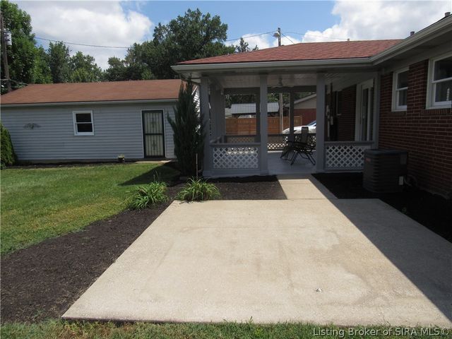 1809 N Larkspur Drive, Jeffersonville, IN 47130
