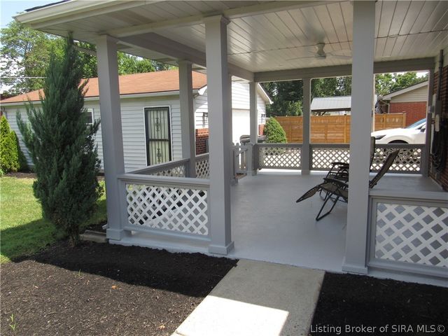 1809 N Larkspur Drive, Jeffersonville, IN 47130