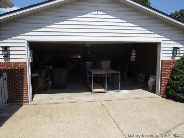1809 N Larkspur Drive, Jeffersonville, IN 47130