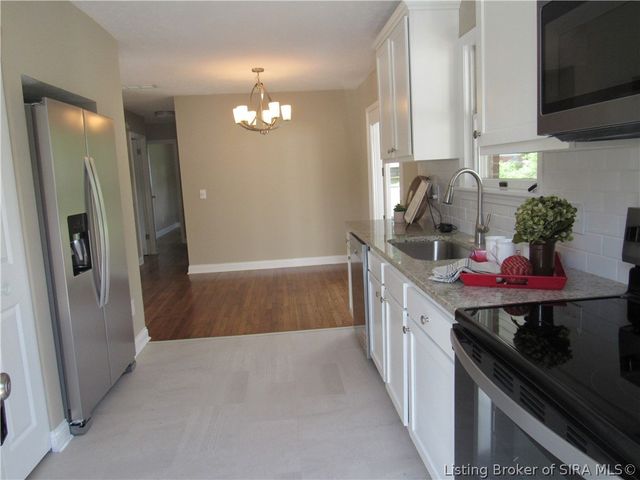 1809 N Larkspur Drive, Jeffersonville, IN 47130