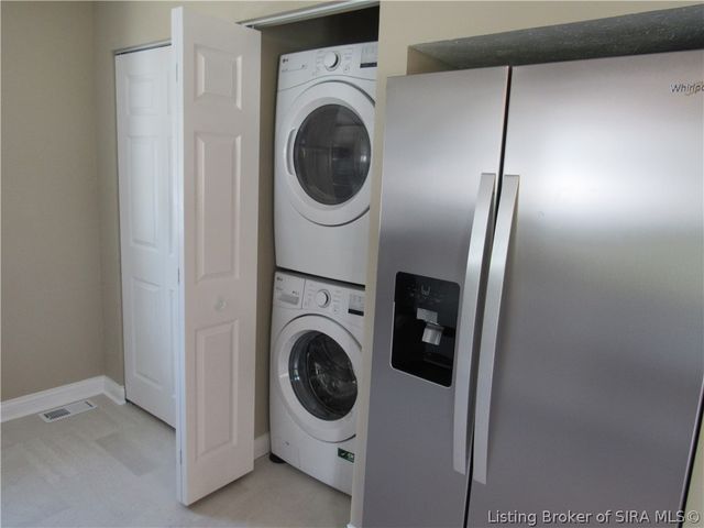 1809 N Larkspur Drive, Jeffersonville, IN 47130