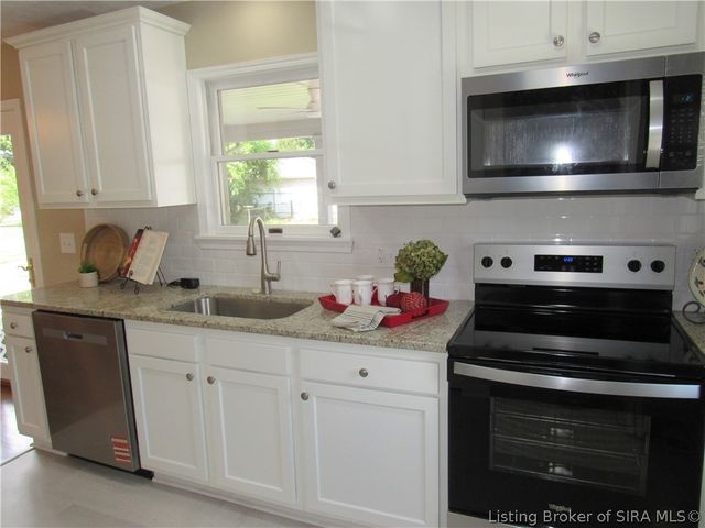 1809 N Larkspur Drive, Jeffersonville, IN 47130