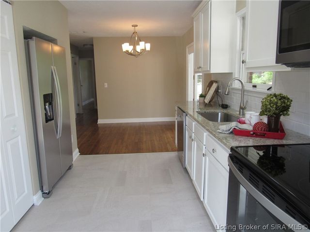1809 N Larkspur Drive, Jeffersonville, IN 47130