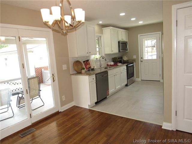 1809 N Larkspur Drive, Jeffersonville, IN 47130