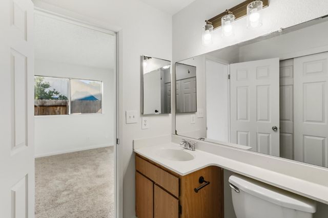 6690 Hometown Way, Sacramento, CA 95828