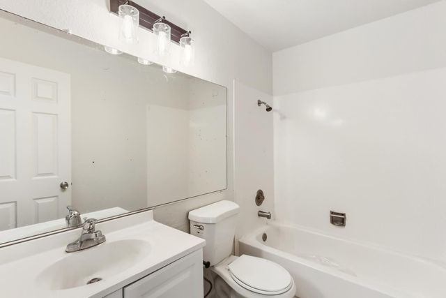 6690 Hometown Way, Sacramento, CA 95828