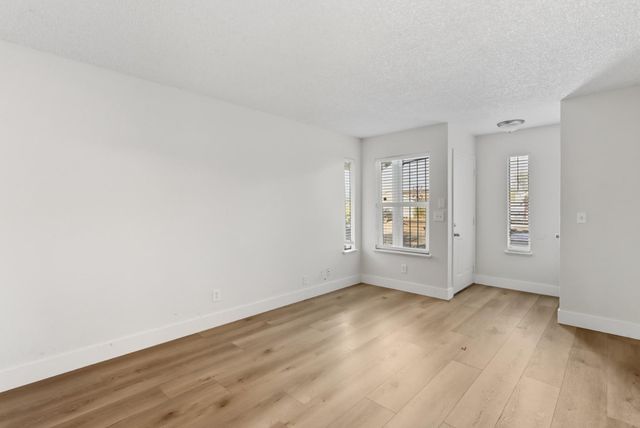 6690 Hometown Way, Sacramento, CA 95828