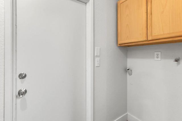 6690 Hometown Way, Sacramento, CA 95828