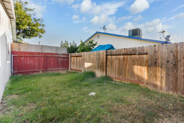 6690 Hometown Way, Sacramento, CA 95828