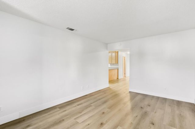 6690 Hometown Way, Sacramento, CA 95828