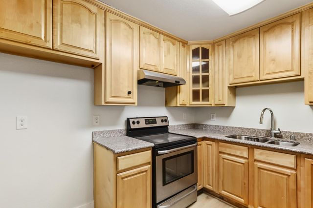 6690 Hometown Way, Sacramento, CA 95828