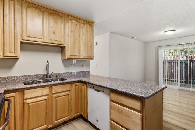 6690 Hometown Way, Sacramento, CA 95828