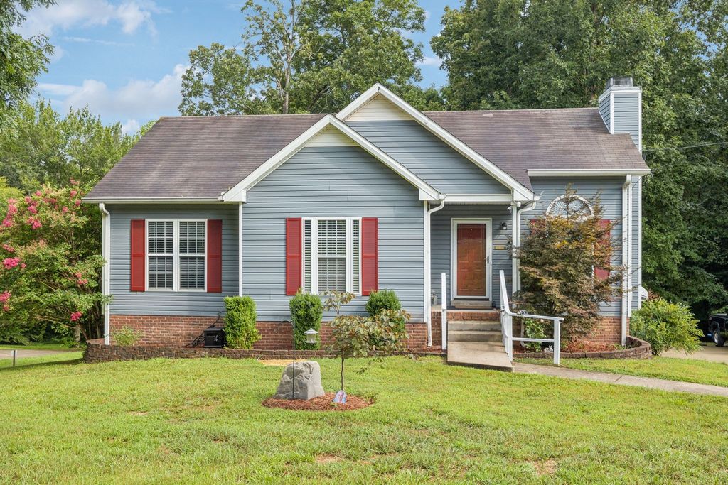 2101 Ferry Rd, Clarksville, TN 37040