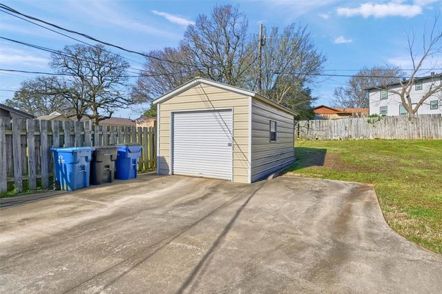 409 Holland Drive, Denison, TX 75020
