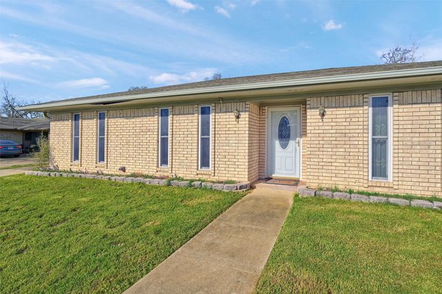 409 Holland Drive, Denison, TX 75020