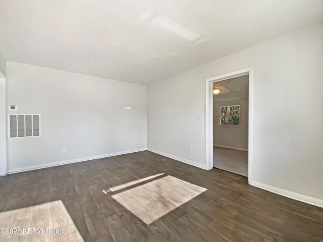3445 TARPON Drive, Jacksonville, FL 32277