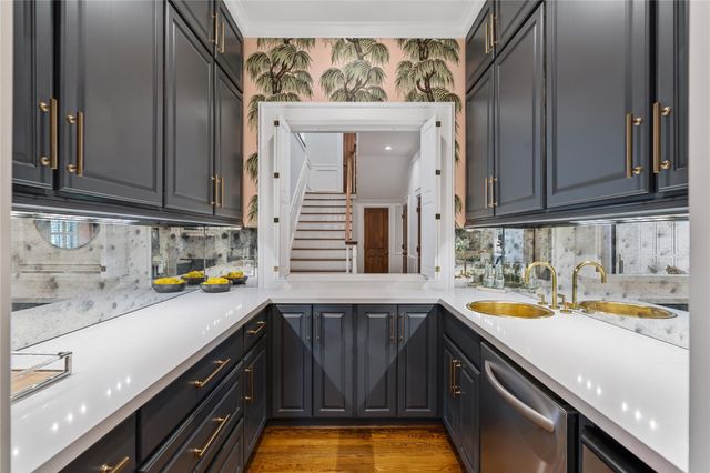 1240 Archley Drive, Hilshire Village, TX 77055