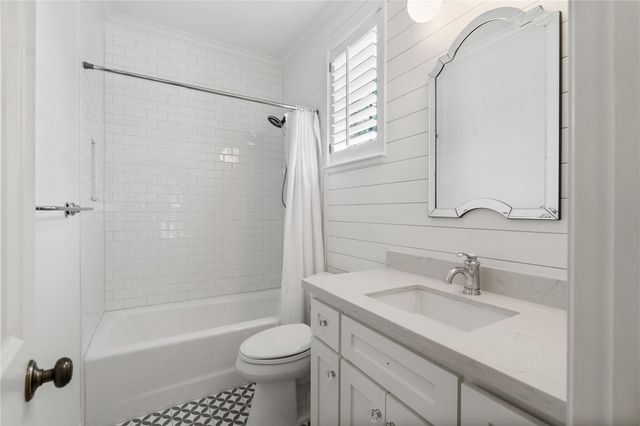 1240 Archley Drive, Hilshire Village, TX 77055