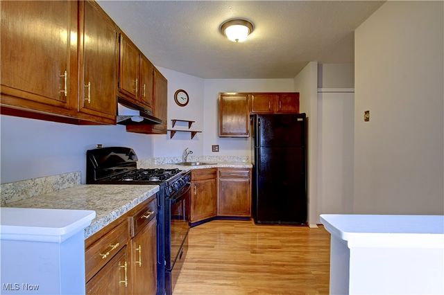 3675 Clague Road 216, North Olmsted, OH 44070