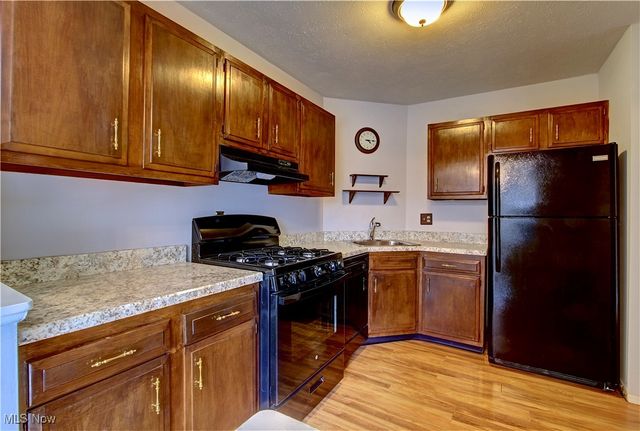 3675 Clague Road 216, North Olmsted, OH 44070