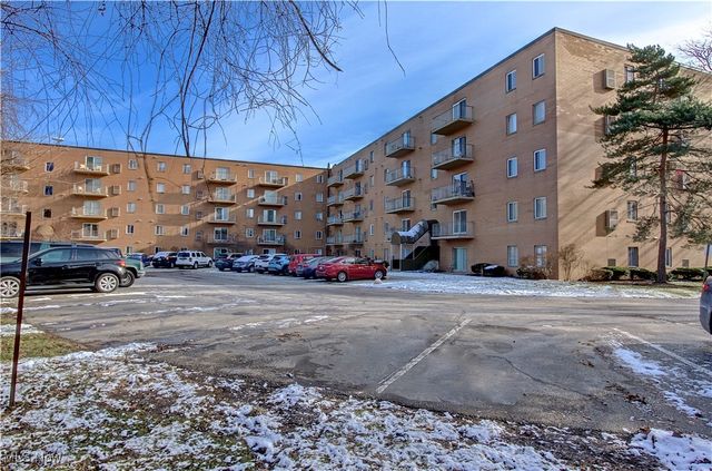 3675 Clague Road 216, North Olmsted, OH 44070